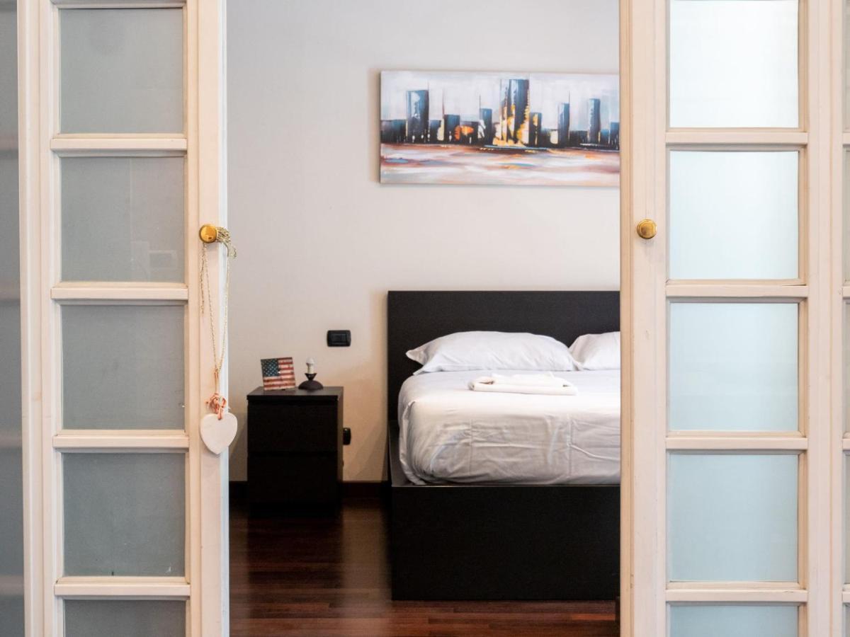 The Best Rent - Modern Duomo Apartment Milão Exterior foto