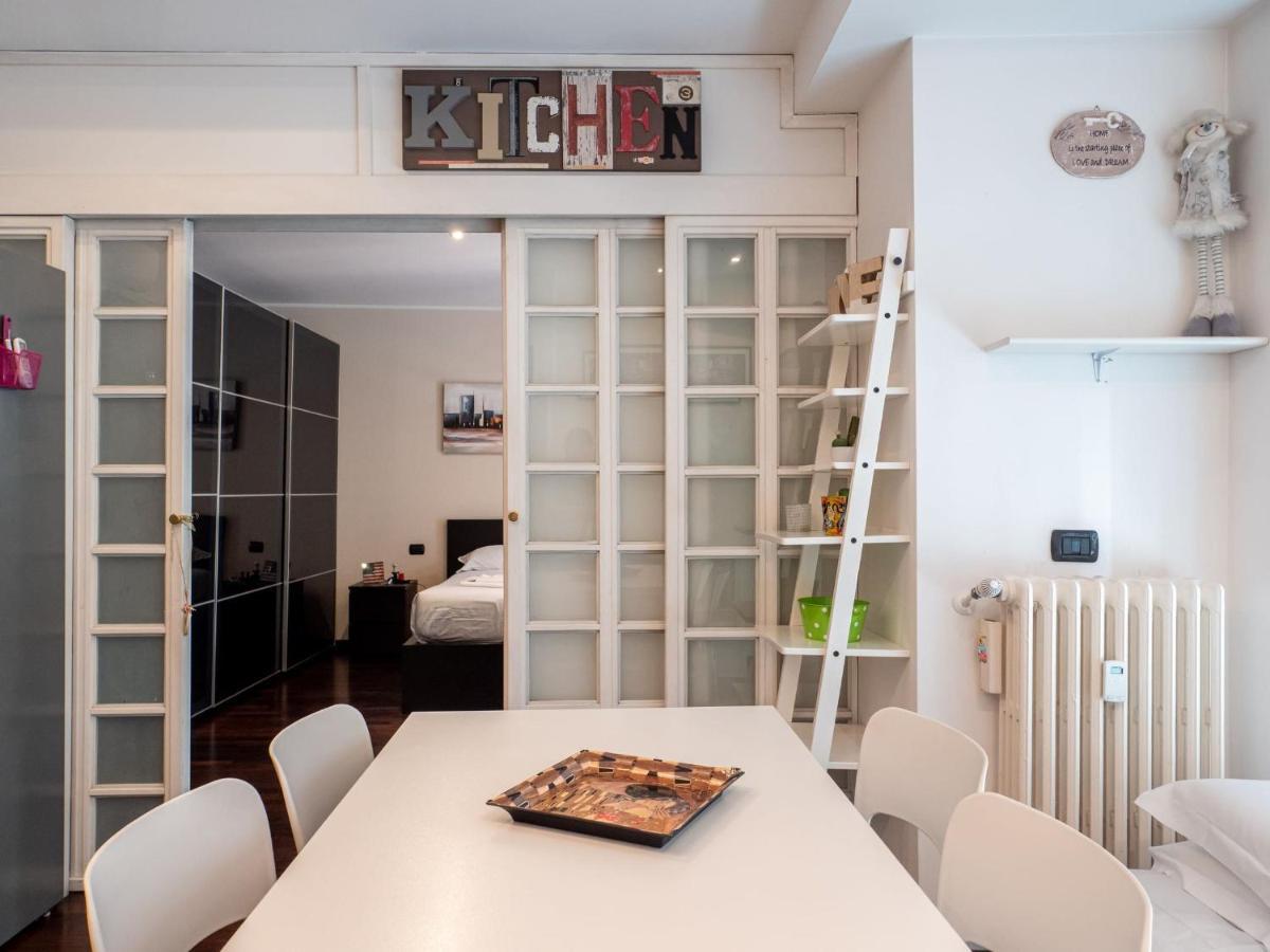 The Best Rent - Modern Duomo Apartment Milão Exterior foto