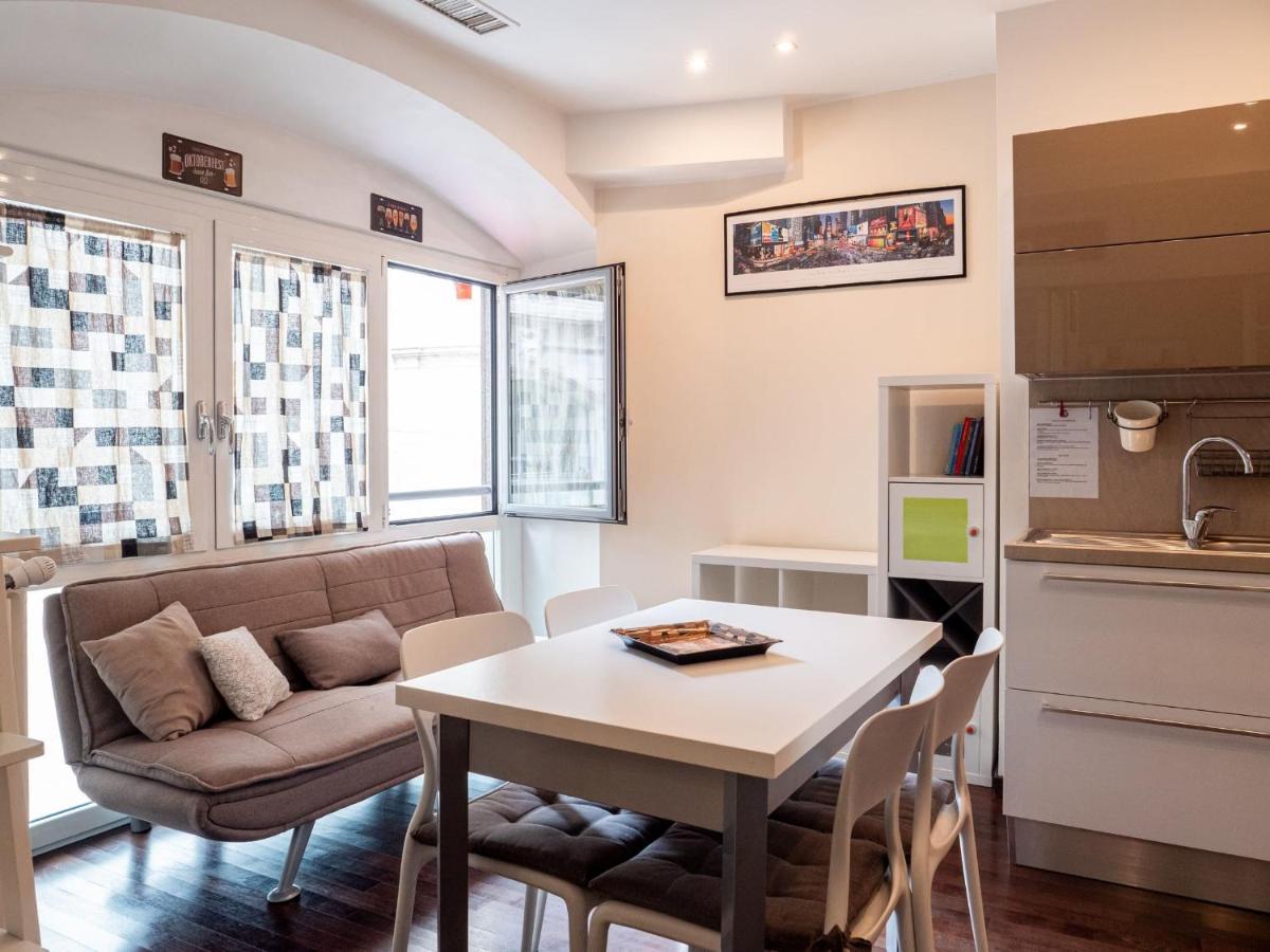 The Best Rent - Modern Duomo Apartment Milão Exterior foto